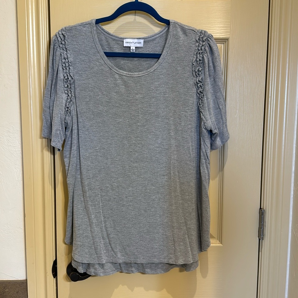 Grey top w/ ruffle detail on sleeve
